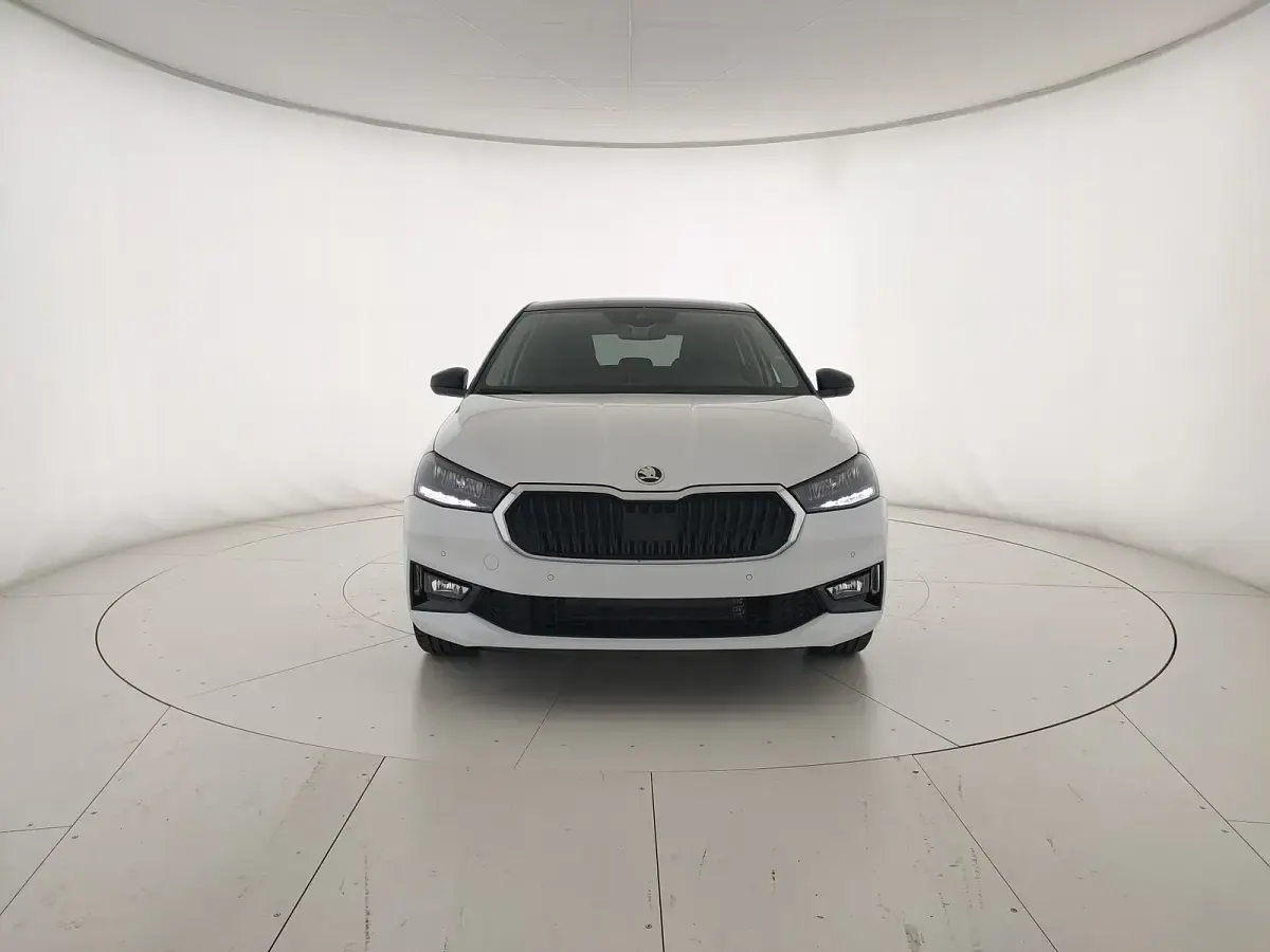 Nuova Skoda Fabia 95 CV (69 kW) 2026 Bianco luna metallizzato nero tulipano p Utilitaria