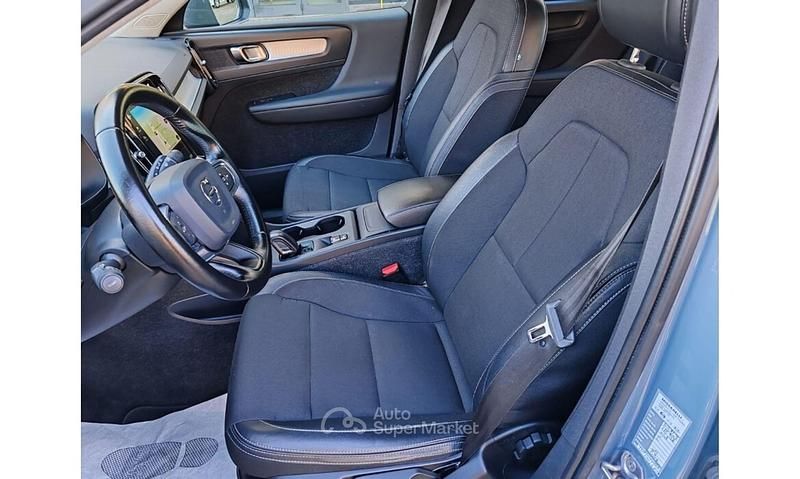 Usata Volvo XC40 Momentum 163 CV (119 kW) 2019 Argento SUV