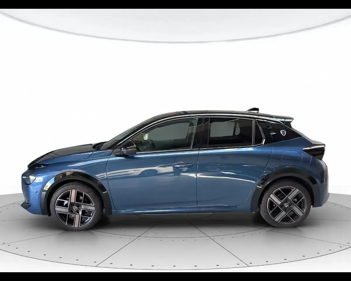 Usata Lancia Ypsilon 114 kW (156 CV) 2024 Blu lancia Utilitaria