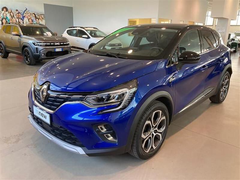 Usata Renault Captur Intens 101 CV (74 kW) 2023 Blu scuro SUV