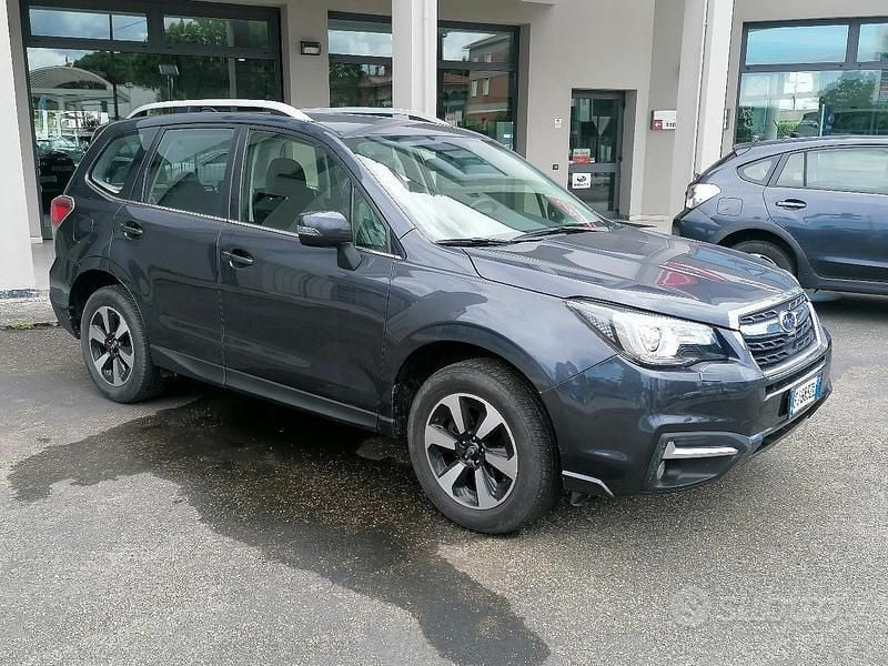 Grigio Usata 2017 Subaru Forester Style SUV | 15.900 € (Buon prezzo) - Immagine 1/4