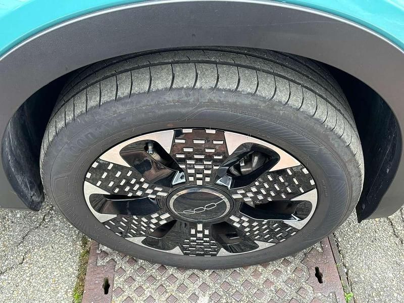 Usata Fiat 600 La Prima 101 CV (74 kW) 2025 Blu/azzurro SUV