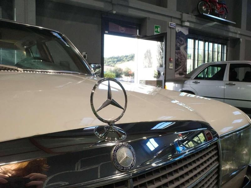 Bianco/crema Usata 1972 Mercedes S280 Tre volumi | 12.900 € - Immagine 1/4