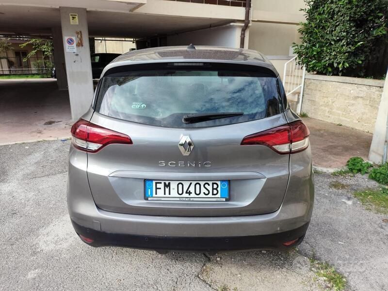 Usata Renault Scénic IV Zen 110 CV (80 kW) 2017 Grigio Monovolume