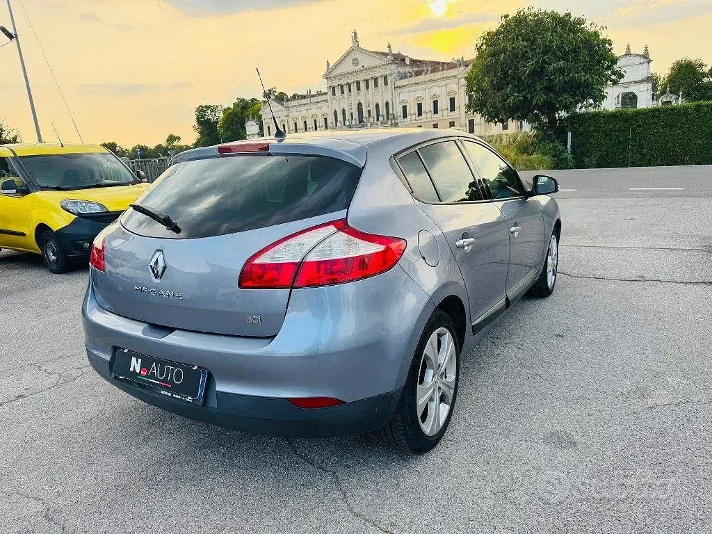 Usata Renault Mégane III Dynamique 110 CV (80 kW) 2009 Grigio Berlina