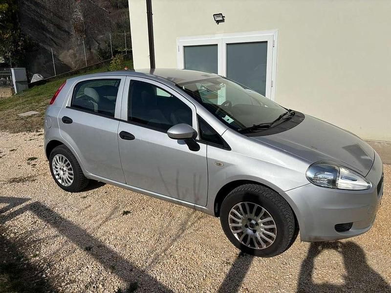 Usata Fiat Grande Punto 77 CV (56 kW) 2013 Grigio Utilitaria