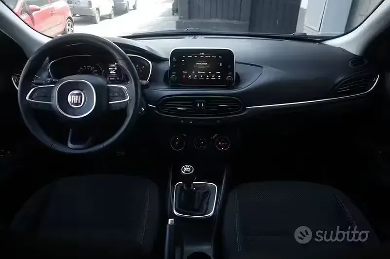 Usata Fiat Tipo Lounge 120 CV (88 kW) 2018 Nero Station wagon