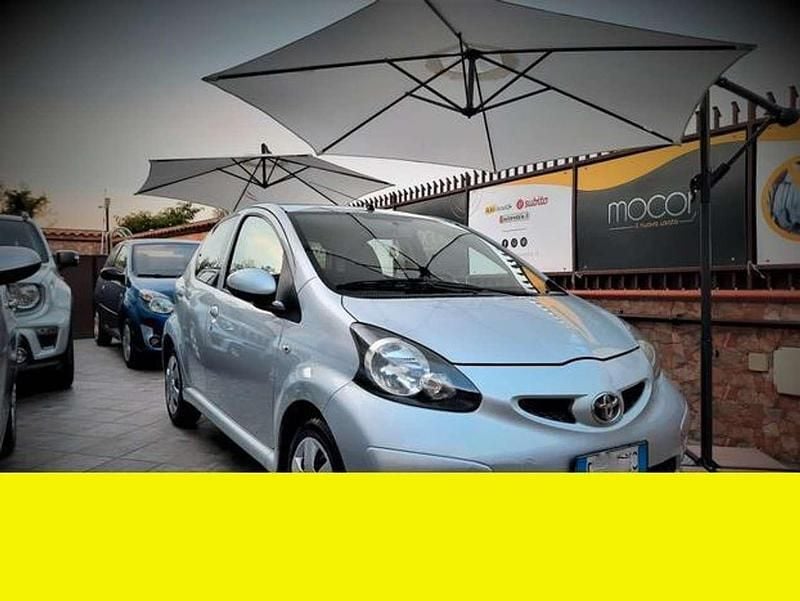 Argento Usata 2007 Toyota Aygo Sol Due volumi | 4790 € (Buon prezzo) - Immagine 1/4