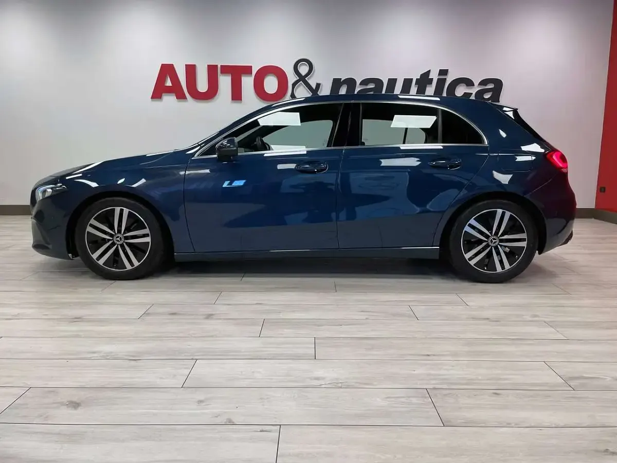 Usata Mercedes A180 116 CV (85 kW) 2022 Blu/azzurro Berlina