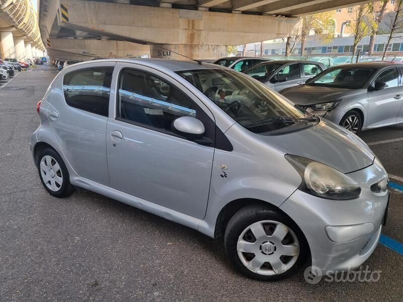 Grigio Usata 2007 Toyota Aygo Due volumi | 2500 € (Ottimo prezzo) - Immagine 1/4