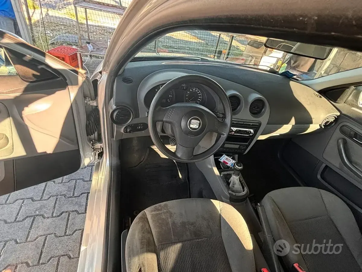 Usata Seat Ibiza 75 CV (55 kW) 2003 Grigio Utilitaria