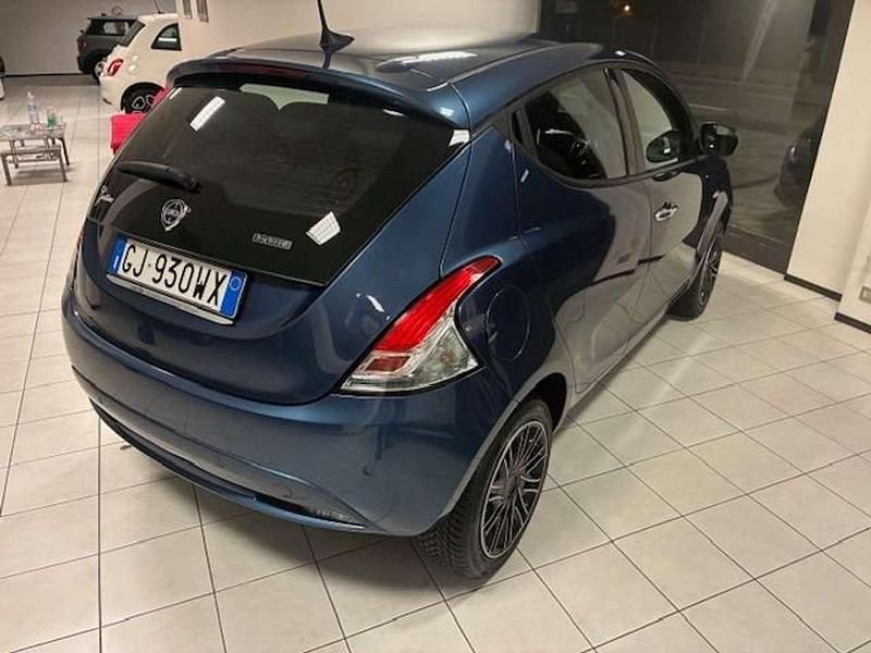 Usata Lancia Ypsilon 69 CV (50 kW) 2022 Blu/azzurro Utilitaria