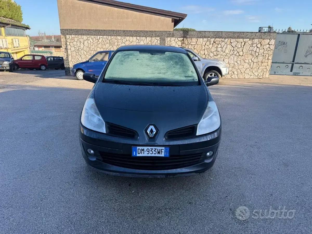 Usata Renault Clio II LE 75 CV (55 kW) 2008 Grigio Berlina