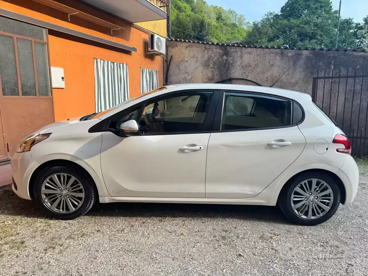 Usata Peugeot 208 82 CV (60 kW) 2017 Bianco Utilitaria