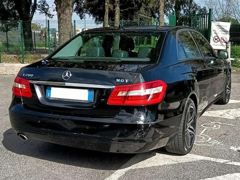 Usata Mercedes E200 Elegance 163 CV (119 kW) 2011 Nero Berlina