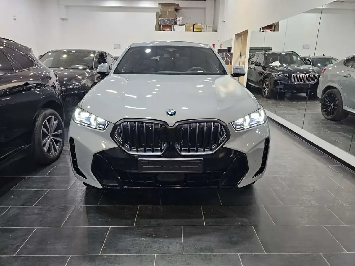 Usata BMW X6 M Sport 298 CV (219 kW) 2024 Brooklyn grey SUV