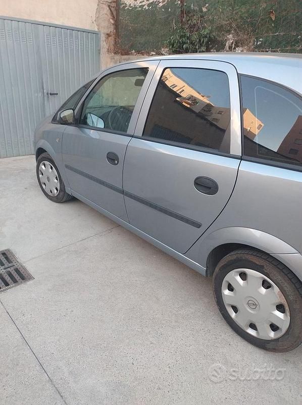 Grigio Usata 2008 Opel Meriva Monovolume | 1500 € (Ottimo prezzo) - Immagine 1/4