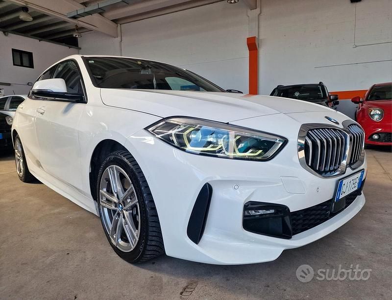 Usata BMW 118 Sport Line 150 CV (110 kW) 2020 Bianco Utilitaria