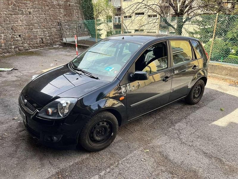 Usata Ford Fiesta Ghia 79 CV (58 kW) 2006 Nero Utilitaria