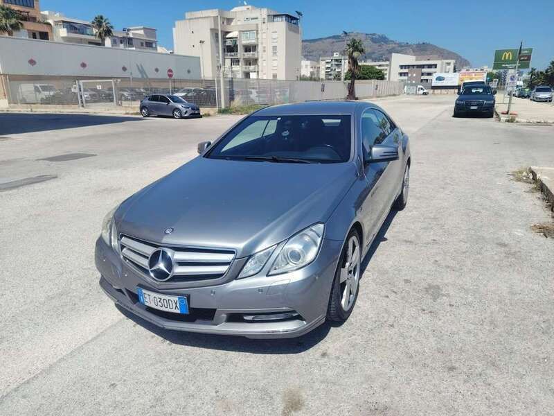 Argento Usata 2013 Mercedes E220 Coupé | 9900 € (Ottimo prezzo) - Immagine 1/4
