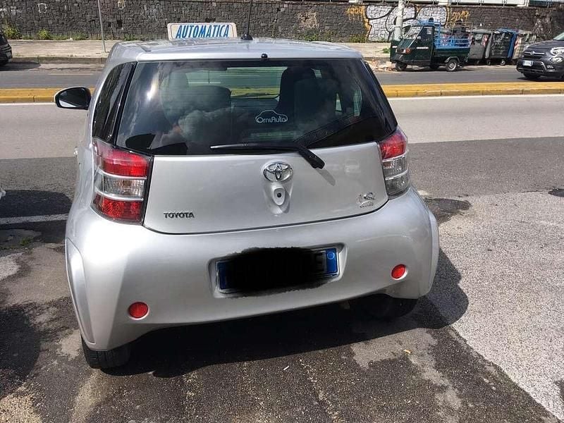 Usata Toyota iQ 68 CV (50 kW) 2012 Argento Utilitaria