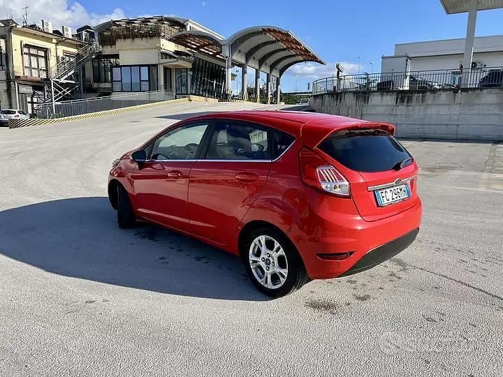 Usata Ford Fiesta Titanium 75 CV (55 kW) 2015 Rosso Berlina