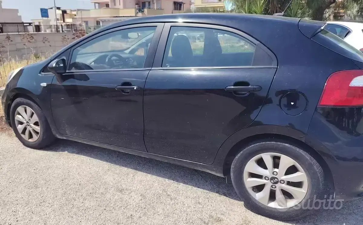 Usata Kia Rio 75 CV (55 kW) 2016 Nero Utilitaria