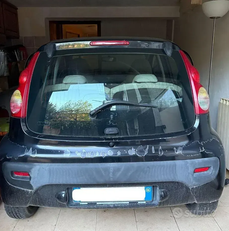 Käytetty Peugeot 107 68 HP (50 kW) 2006 Musta Viistoperä