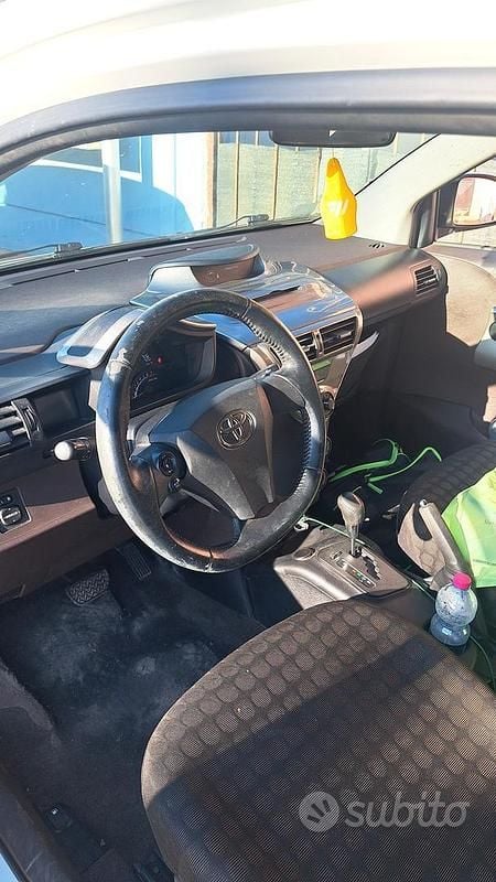 Usata Toyota iQ 98 CV (72 kW) 2009 Bianco Utilitaria