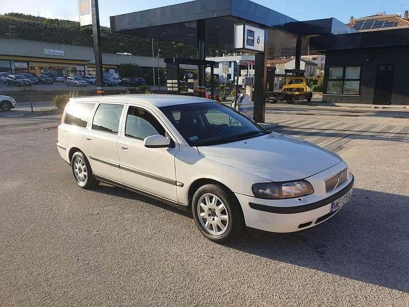 Bianco Usata 2000 Volvo V70 Station wagon | 1100 € - Immagine 1/4