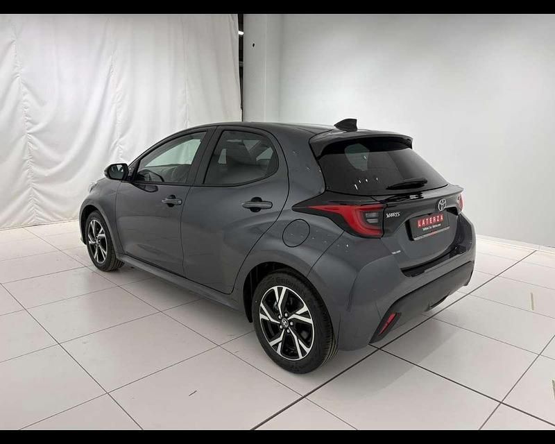 Nuova Toyota Yaris Hybrid Trend 92 CV (67 kW) 2026 Dark grey met Berlina