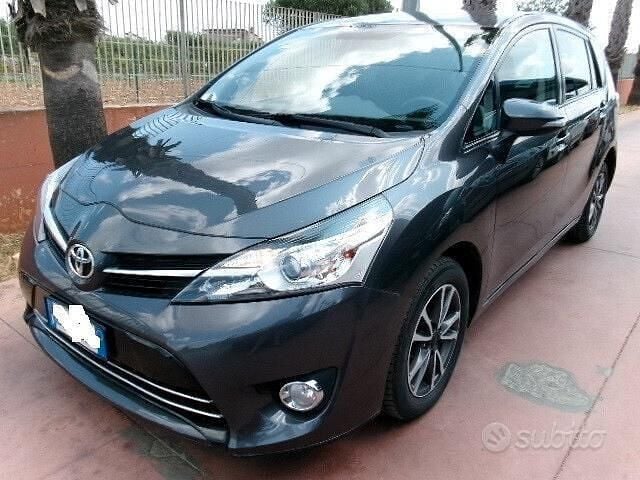 Second-hand Toyota Verso Style 111 CP (81 kW) 2015 Gri Monovolum