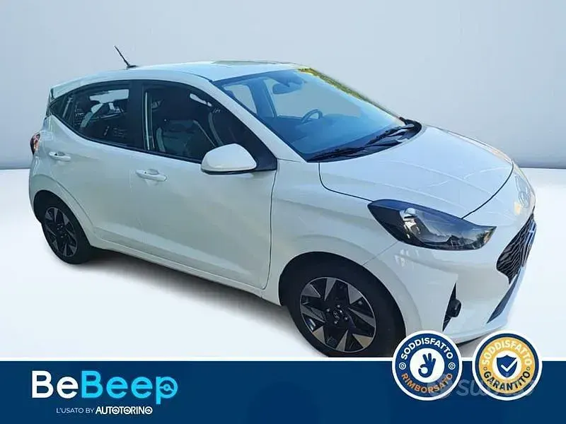 Usata Hyundai i10 67 CV (49 kW) 2023 Bianco pastello Utilitaria