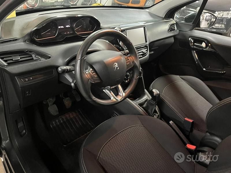 Usata Peugeot 208 75 CV (55 kW) 2017 Grigio Utilitaria