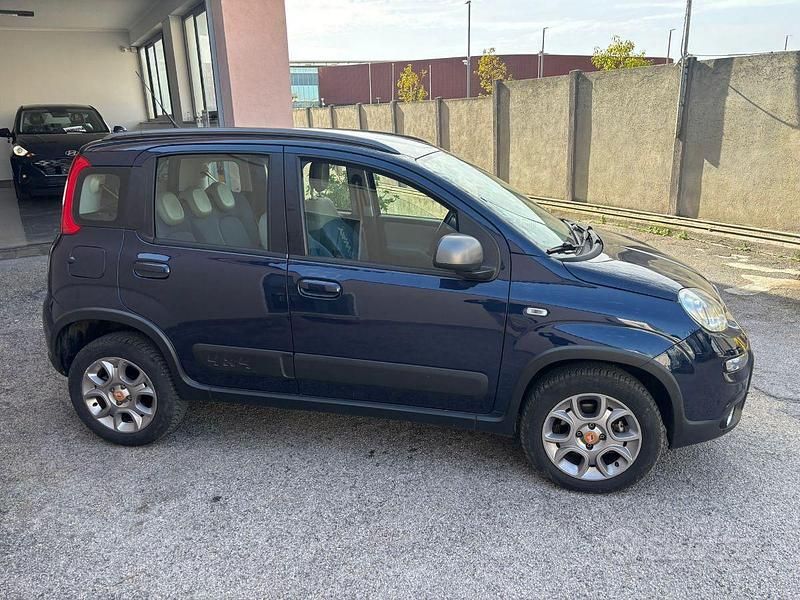 Usata Fiat Panda 4x4 S 95 CV (69 kW) 2016 Blu Utilitaria
