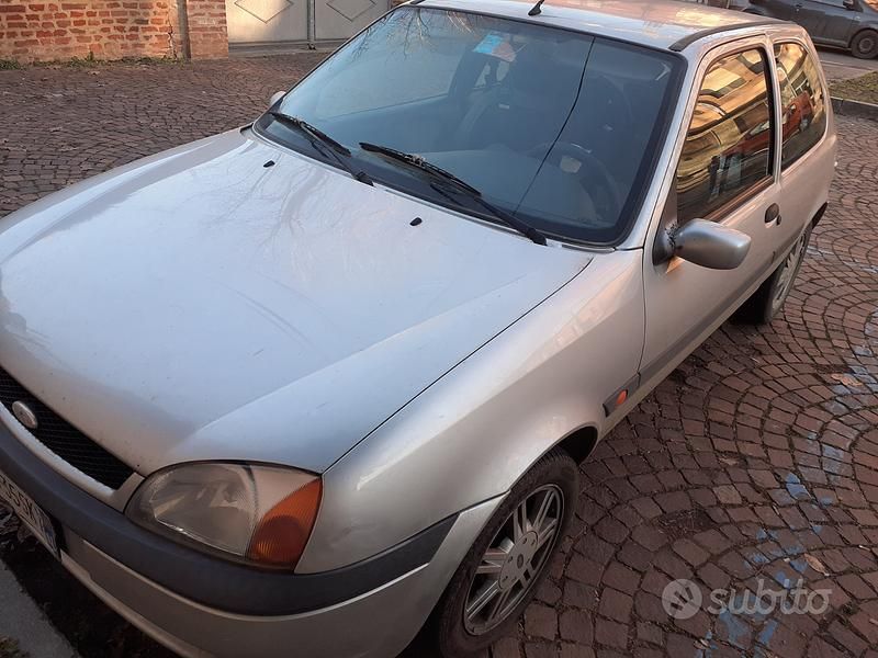 Usata 2001 Ford Fiesta Due volumi | 500 € (Ottimo prezzo) - Immagine 1/4