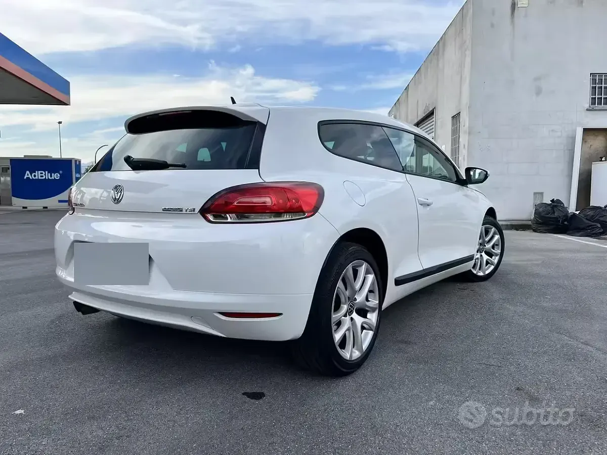 Usata VW Scirocco 122 CV (89 kW) 2011 Bianco Coupé