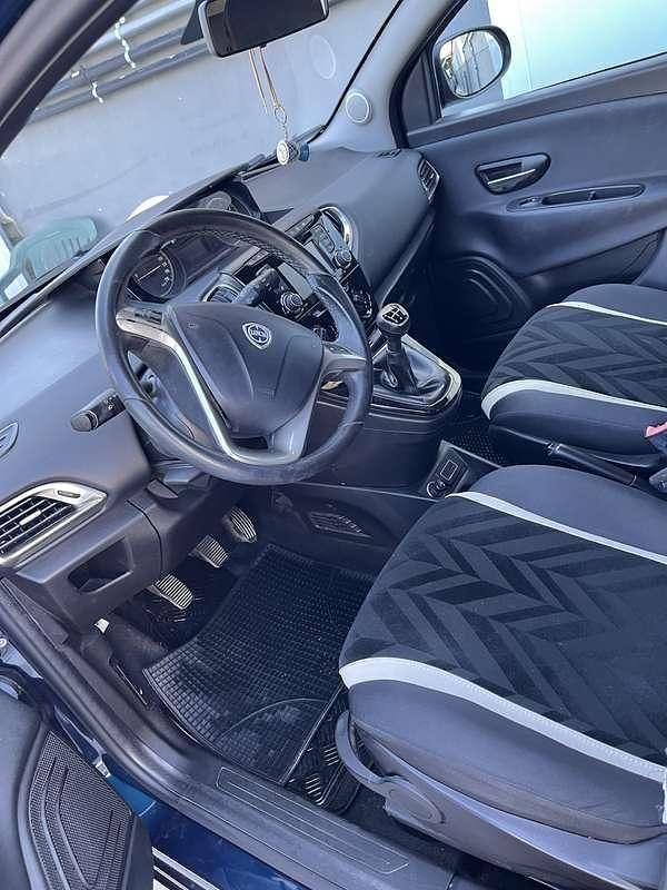 Usata Lancia Ypsilon Gold 95 CV (69 kW) 2016 Utilitaria