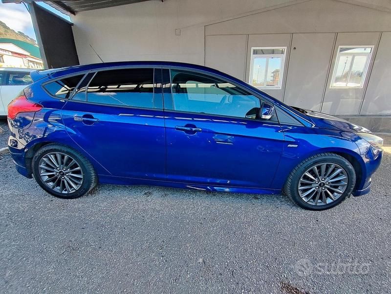 Usata Ford Focus ST-Line 125 CV (91 kW) 2017 Blu Berlina
