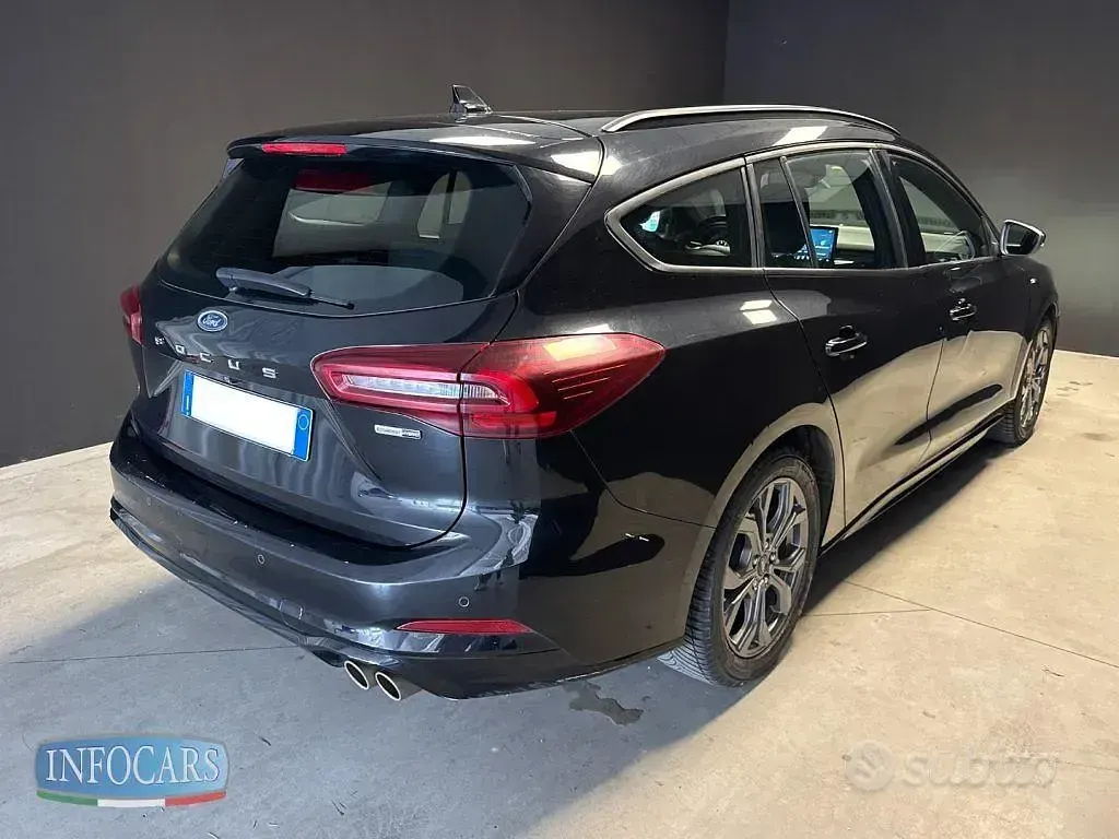 Usata Ford Focus ST-Line 155 CV (114 kW) 2023 Nero metallizzato Station wagon