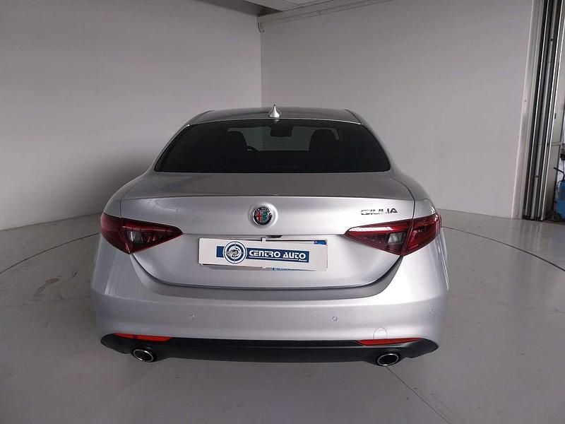 Usata Alfa Romeo Giulia Executive 190 CV (139 kW) 2021 Grigio silverstone met. Berlina