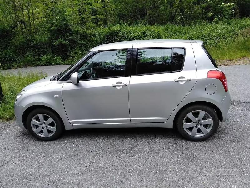 Begagnad Suzuki Swift 68 HK (50 kW) 2009 Halvkombi