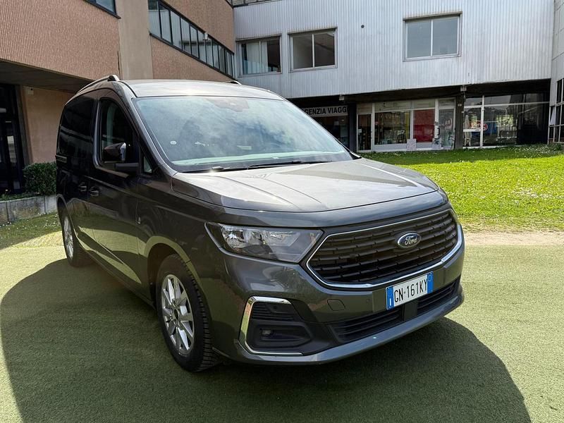 Usata Ford Tourneo Connect Titanium 122 CV (89 kW) 2023 Giallo Monovolume