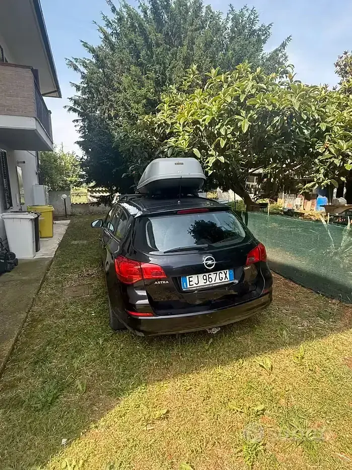 Usata Opel Astra 82 CV (60 kW) 2011 Berlina
