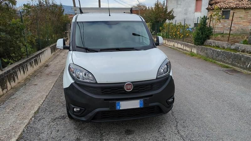 Bianco Usata 2019 Fiat Doblò Monovolume | 7490 € (Super prezzo) - Immagine 1/4