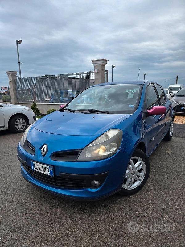 Usata Renault Clio II Luxe 70 CV (51 kW) 2006 Blu Berlina