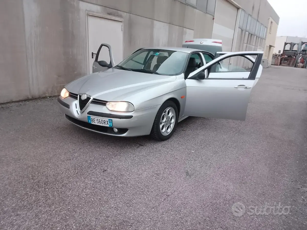 Usata Alfa Romeo 156 144 CV (105 kW) 1999 Grigio Berlina