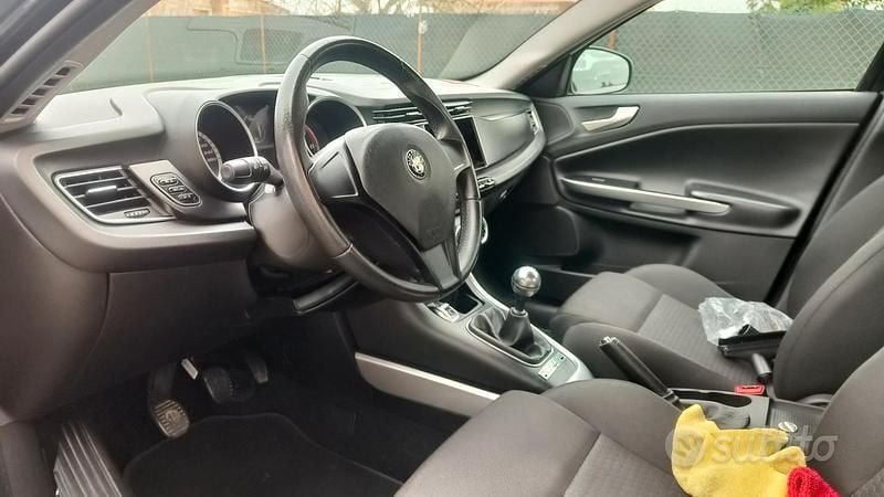 Usata Alfa Romeo Giulietta Progression 105 CV (77 kW) 2012 Nero Utilitaria