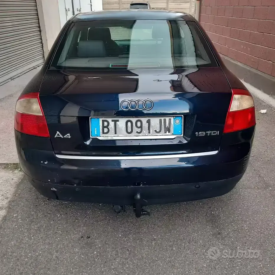 Usata Audi A4 130 CV (95 kW) 2002 Bluazzurro Berlina