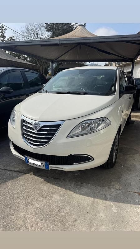 Usata Lancia Ypsilon S 95 CV (69 kW) 2013 Bianco Utilitaria